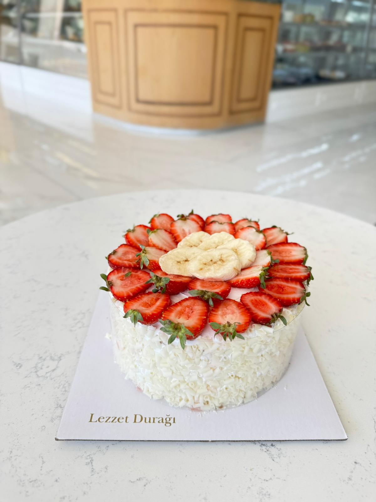 Muzlu Çilekli Ya? Pasta